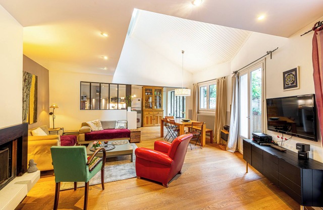 Cosy house, ideal for small groups to visit Paris