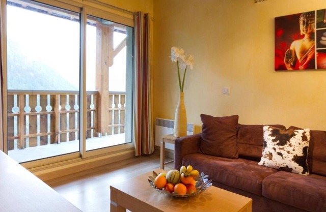 Cosy in the resort centre! #618