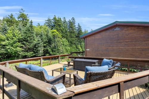 Cosy Lake Paradise 4-Bed Retreat Pet Friendly