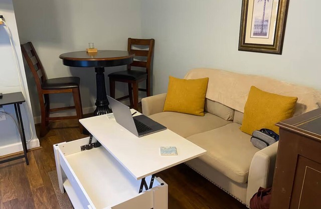 Cosy Lakefront Condo -- 1-bedroom w/WiFi & fitness room in wonderful Huddleston