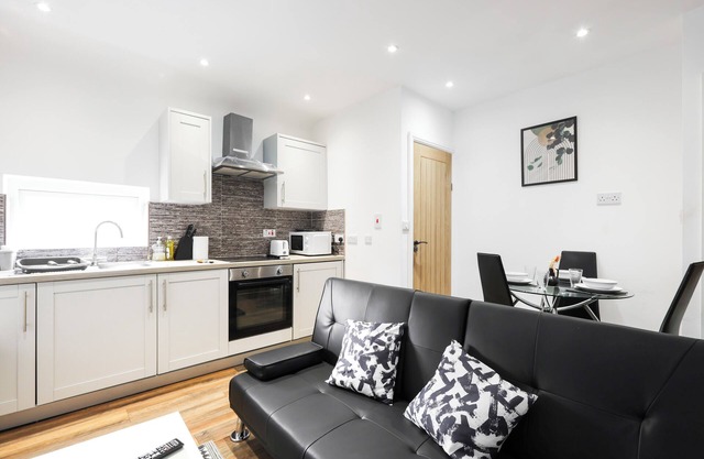 Cosy Large Flat Near Leeds City, Free Parking