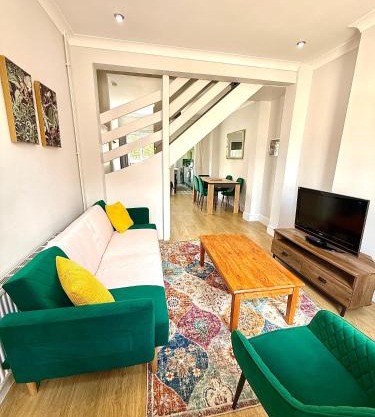 Cosy Lincoln Home Sleeps 6