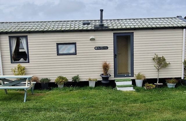 Cosy Mobile Home Based in the Nearest Holiday Park to Newquay Town Centre, Beach