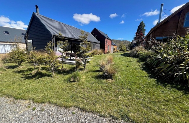 Cosy modern house close to tracks and ski fields
