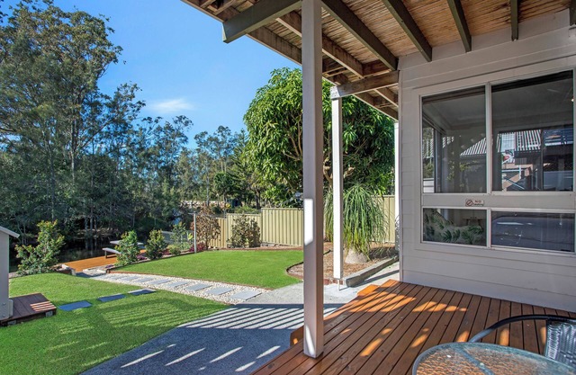Cosy Renovated 2 Bed cottage on the water