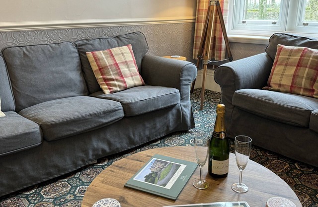 Cosy self catering apartment in large Victorian Residence