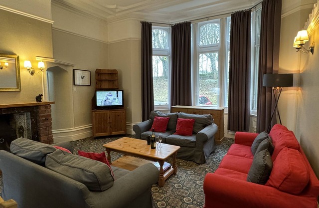 Cosy self catering apartment in large Victorian Residence