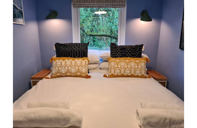 Cosy space, 5 mins to St Ives and dog friendly.