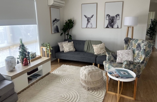 Cosy Stirling cottage walking distance to the beach,