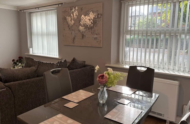 Cosy Two- Bedroom Apartment Perfect for family getaways and work stays!