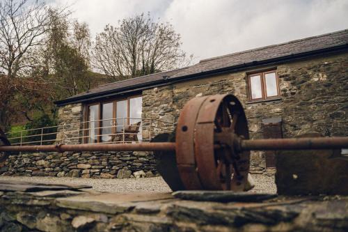 Cosy Underfloor Heated 17th Century Renovated Mill with Stunning Views - Ty Felin