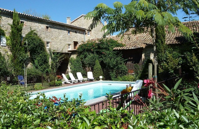 Villa confortable avec piscine à Saint-Césaire-de-Gauzignan