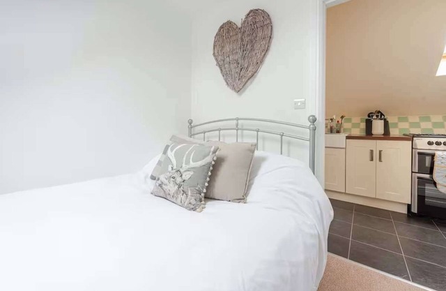 Cosy 1 Bedroom Apartment with parking