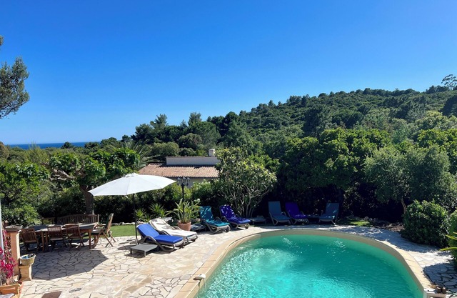 Côte d'Azur, La Croix Valmer, villa avec piscine privée et vue sur la mer