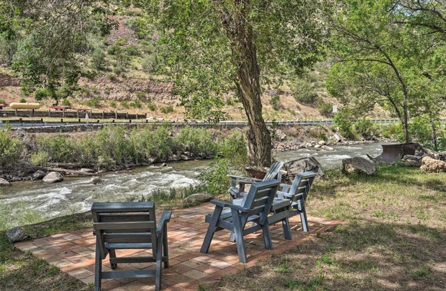 Cotopaxi Escape with Game Room on Arkansas River!