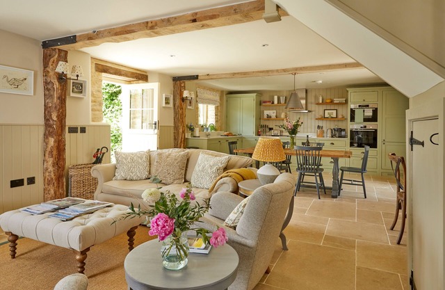 Cotswolds Barn Conversion 3 miles from Bibury