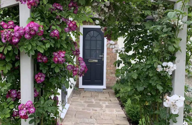 Cotswolds Blenheim Burford Oxford Bibury Minster Mill Diddly Farmers Dog Soho