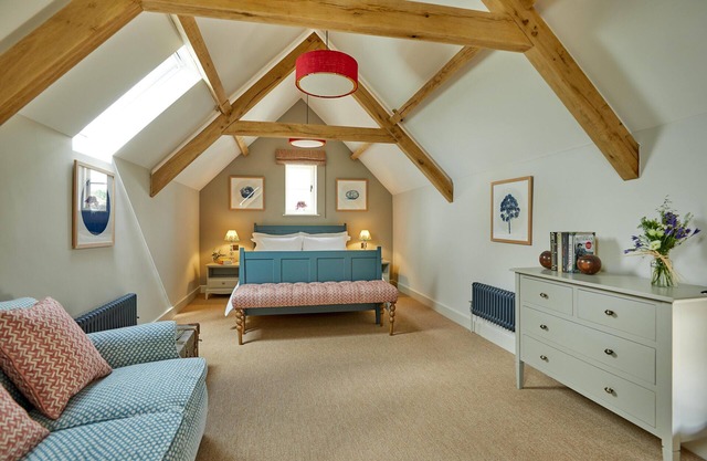 Cotswolds One Bedroom Barn Conversion near Bibury with private garden & terrace