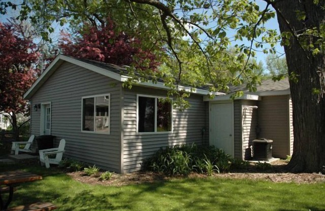 Cottage 1 on Beautiful Fox Lake!