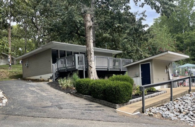 Kentucky Lake Cottage avec vue sur l'eau! Grande terrasse! Famille et animaux de compagnie bienvenus!