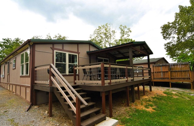 Kentucky Lake Cottage-King Creek Resort and Marina