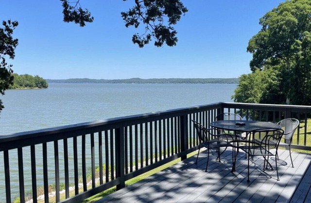 Kentucky Lake Waterfront Cottage. Famille et animaux acceptés. 6 couchages