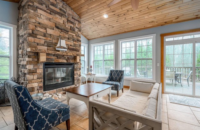 The Cottage at Cave Point | Close to Lake Michigan + Pool