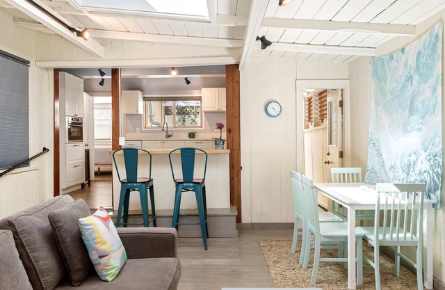 Cottage at the Point – For 4!