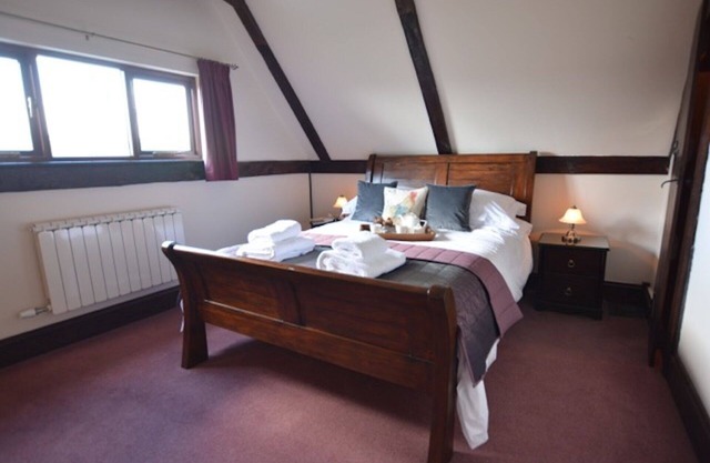 Cottage attaché à Moated Farmhouse situé au centre de Suffolk