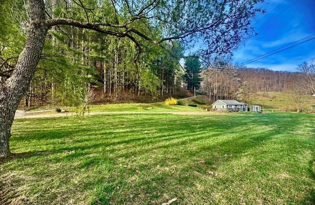Cottage by the Creek ~ Power, Water & WiFi! Fire Pit, Private, 3 Mins to Town!