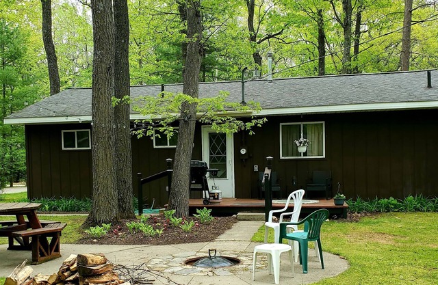 New listing , Cottage by the Lake just 3 miles from the quaint town of Lewiston.
