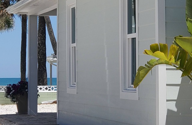 Pristine and luxurious seaside cottage in charming Ormond by the Sea!