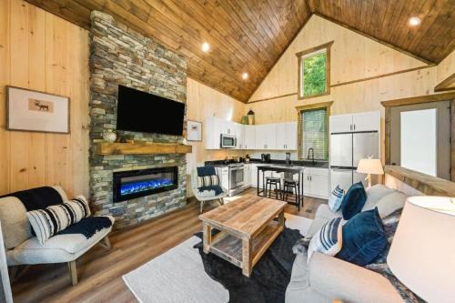 Cottage Cove Oasis - Lakefront with Hot Tub