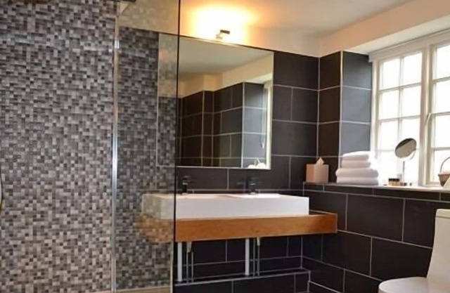 Cottage-Salle de bain et douche-Large - Rose