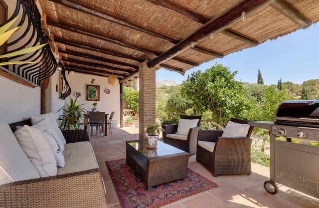Petite maison 'Finca del Rio' avec vue sur les montagnes, piscine et Wi-Fi.
