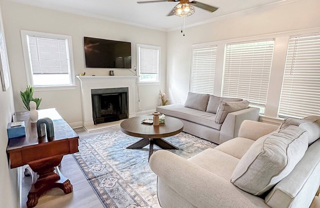 Cottage - Game Room & Fenced Yard – Walk to Beach - Breakfast