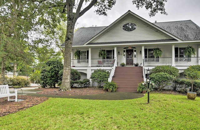 NEW! Cottage Garden Home w/ Screened Patio & Yard!