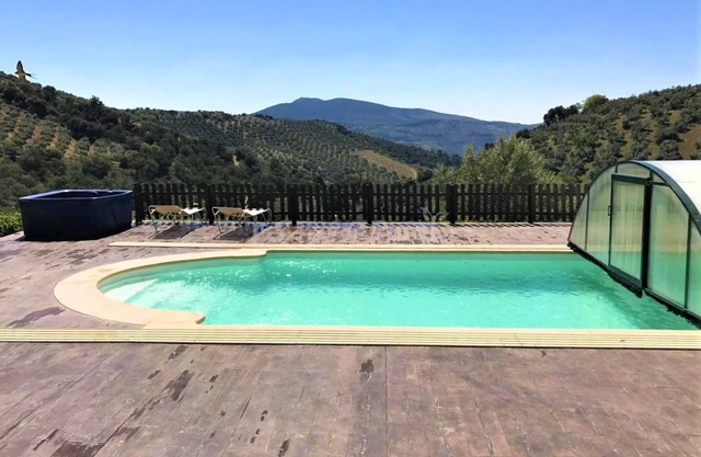 Maison de vacances avec piscine chauffée et jardin