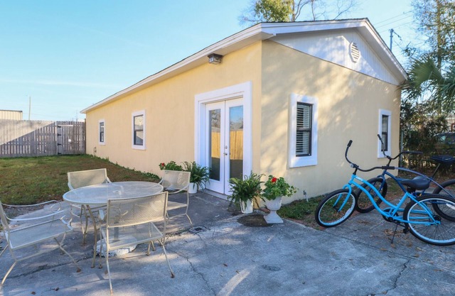 COTTAGE IN BILOXI'S ENTERTAINMENT DISTRICT