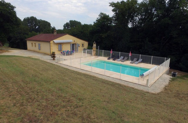 gite en perigord noir avec piscine privée
