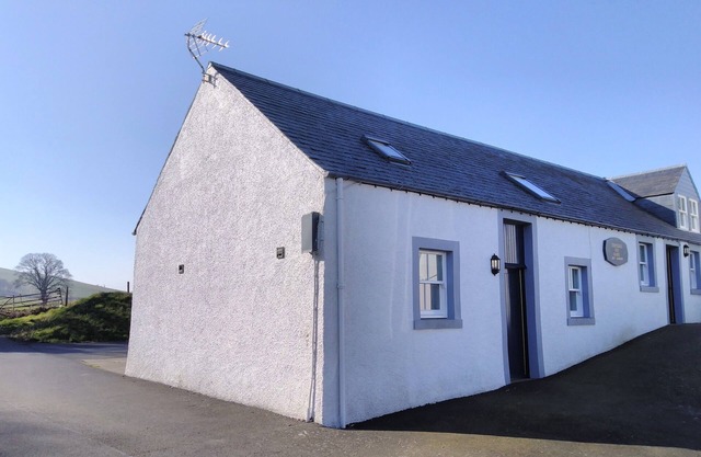 Cottage in peaceful Borders village close to Kelso with nearby walking routes