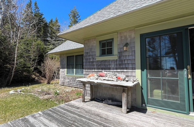 Spacious, yet cozy Beach Cottage in Small Point Maine