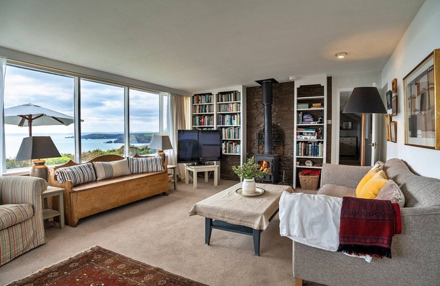 Cottage in Praa Sands with Stunning Sea Views