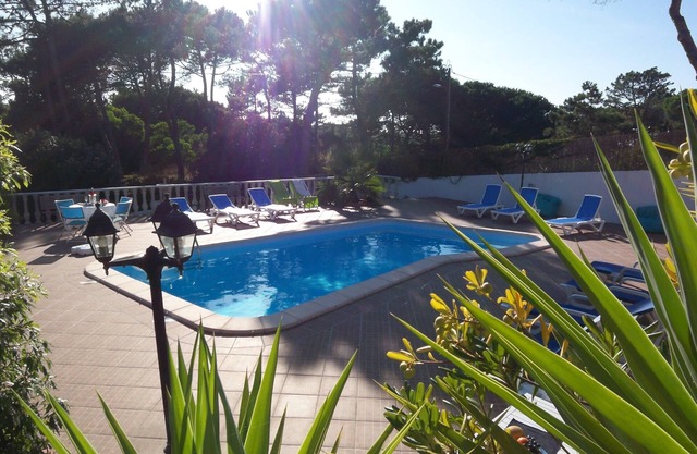 Cottage à Praia das Maçãs avec une piscine chauffée