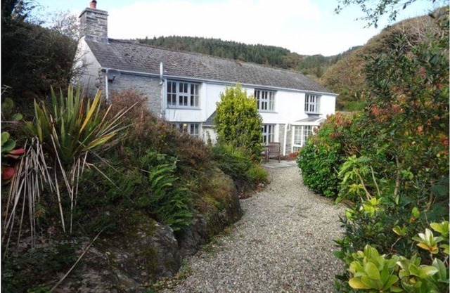 Cottage dans une forêt privée à côté de l'estuaire, peut accueillir jusqu'à 8