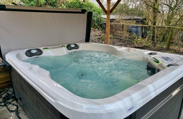 Cottage in Snowdonia with Private Hot Tub
