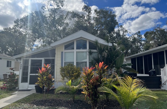 Cottage in Sun Outdoors Sarasota