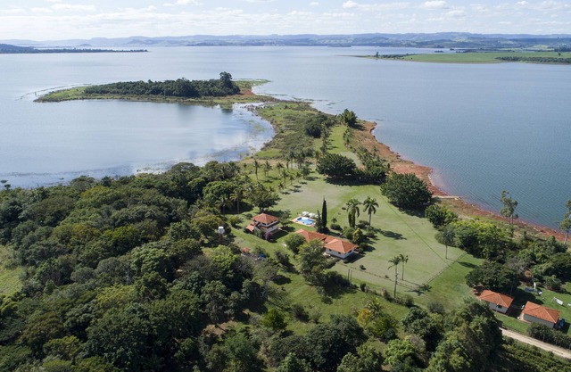 Cottage dans le barrage de Chavantes, avec plage, piscine, rampe de mise à l'eau, île