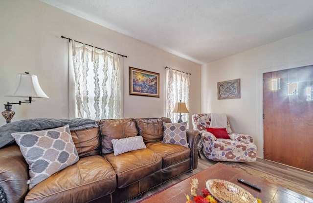 cottage in the falls · Cottage in the Falls, 2 b, 2 bath, fireplace