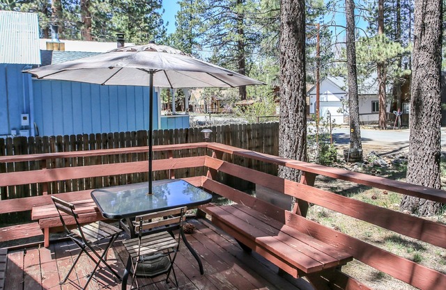 Cottage dans les pins -1BR / 1BA / à pied de la navette de ski / WiFi / GRATUIT 2 heures de location de vélo / kayak!
